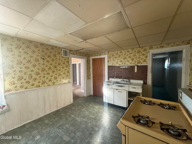 40 8th Street, Waterford, NY 12188