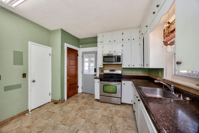 654 36th Street, Des Moines, IA 50312