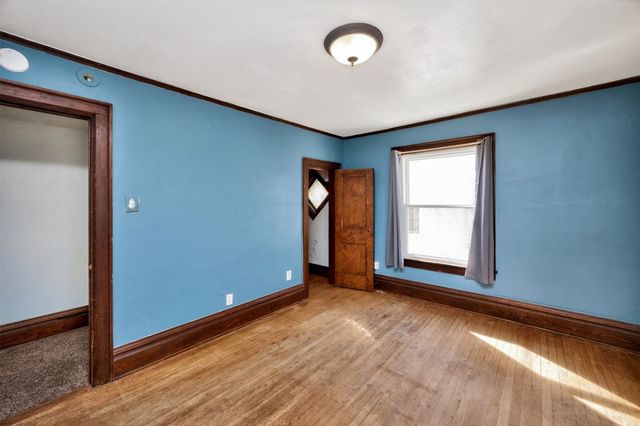 654 36th Street, Des Moines, IA 50312