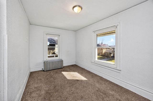 654 36th Street, Des Moines, IA 50312