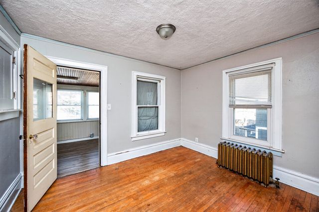 654 36th Street, Des Moines, IA 50312