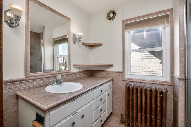 654 36th Street, Des Moines, IA 50312