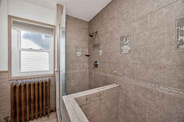 654 36th Street, Des Moines, IA 50312