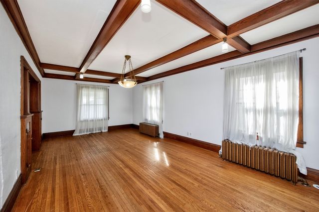 654 36th Street, Des Moines, IA 50312