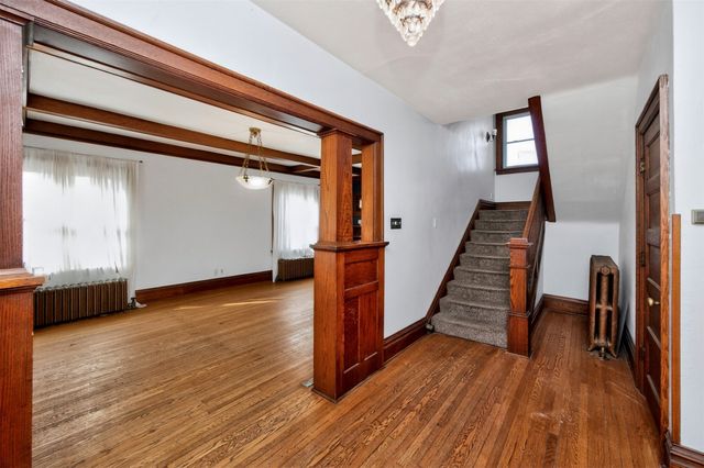 654 36th Street, Des Moines, IA 50312