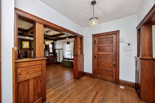 654 36th Street, Des Moines, IA 50312