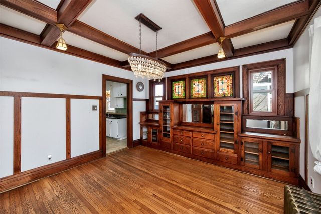 654 36th Street, Des Moines, IA 50312