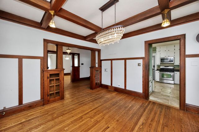 654 36th Street, Des Moines, IA 50312