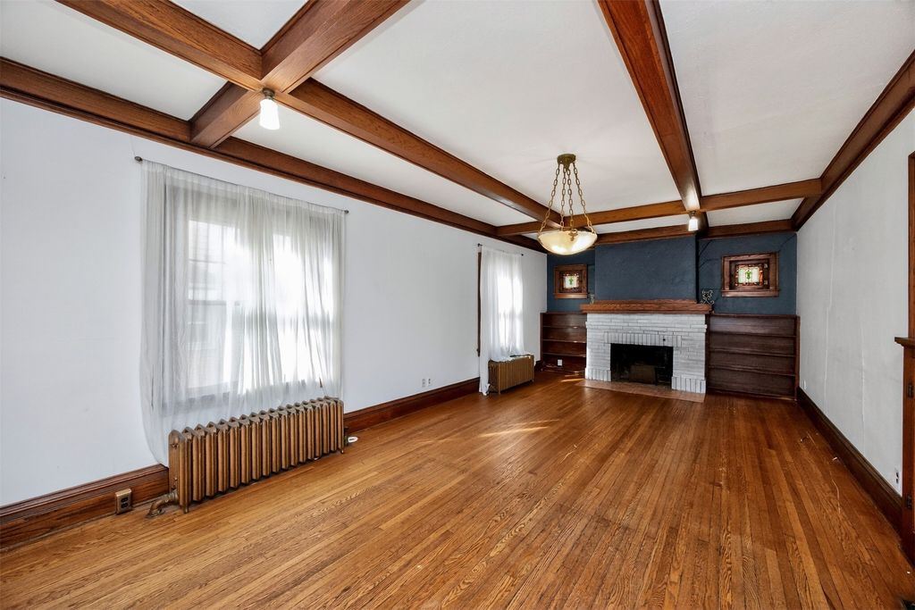 654 36th Street, Des Moines, IA 50312