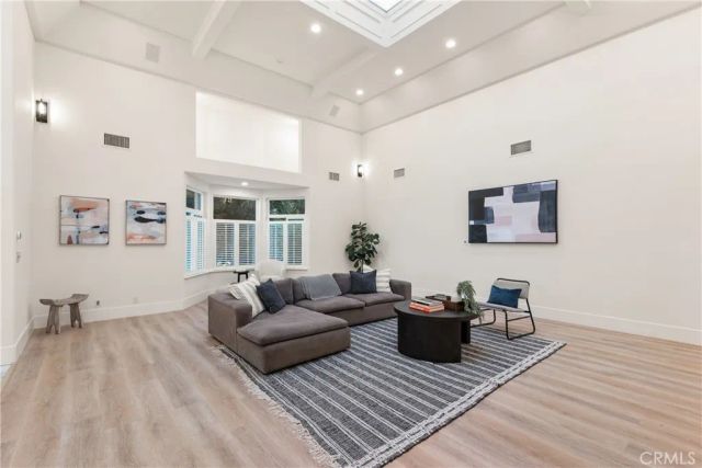 14713 Valleyheart Drive, Sherman Oaks, CA 91403