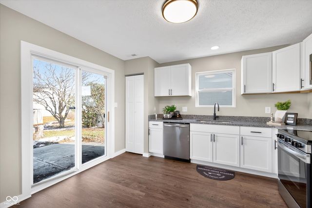 6840 W Odessa Way, Mccordsville, IN 46055