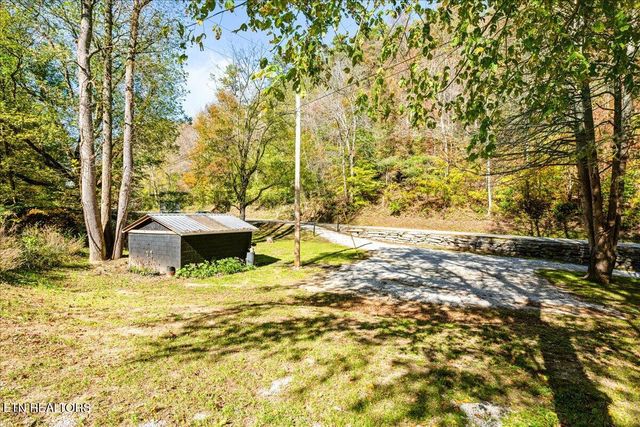 2938 Cedar Creek Rd, Lafollette, TN 37766