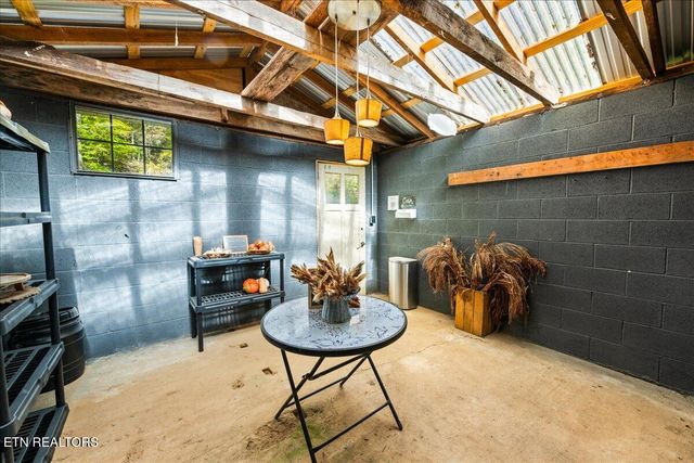 2938 Cedar Creek Rd, Lafollette, TN 37766