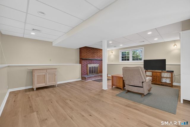 396 Village Street, North Branford, CT 06472