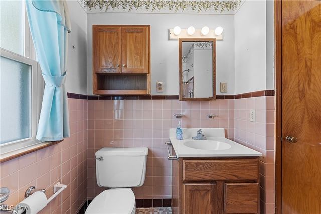 283 E 324th Street, Willowick, OH 44095