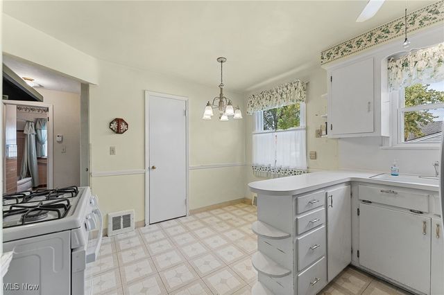 283 E 324th Street, Willowick, OH 44095