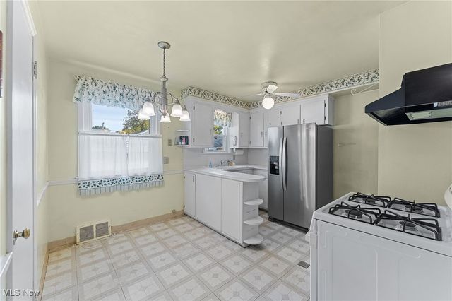 283 E 324th Street, Willowick, OH 44095