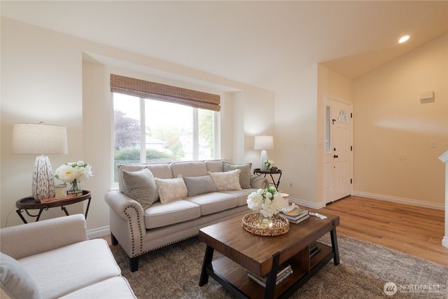 27784 213th Court SE, Maple Valley, WA 98038