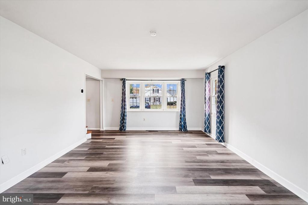 Image 5 of property listing at 2811 BIRDSEYE LN, Bowie, MD 20715