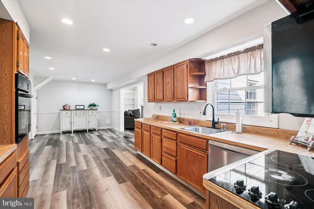 Image 8 of property listing at 2811 BIRDSEYE LN, Bowie, MD 20715