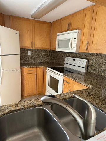 8275 SW 152nd Ave D-302, Miami, FL 33193