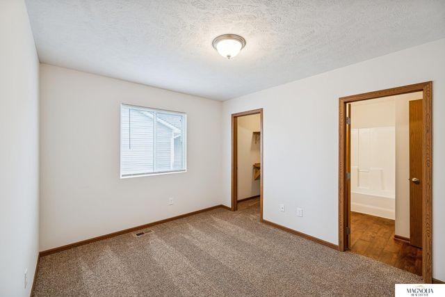 6630 N 12 Street, Lincoln, NE 68521