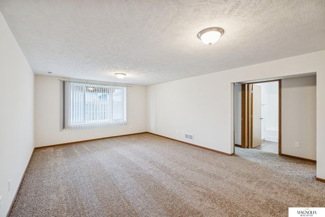 6630 N 12 Street, Lincoln, NE 68521