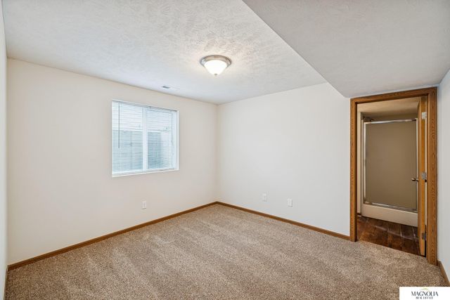 6630 N 12 Street, Lincoln, NE 68521