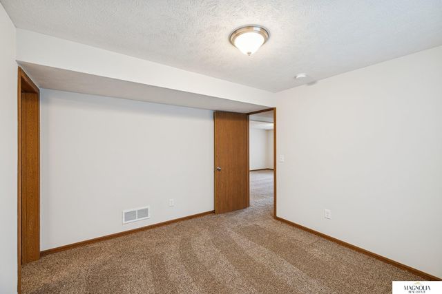 6630 N 12 Street, Lincoln, NE 68521