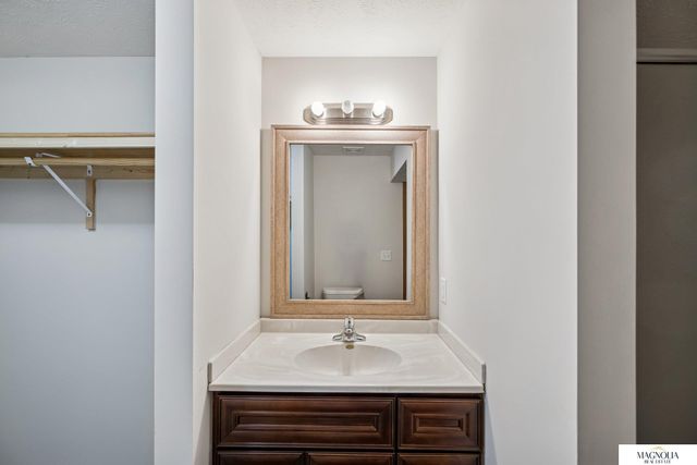 6630 N 12 Street, Lincoln, NE 68521