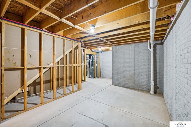 6630 N 12 Street, Lincoln, NE 68521