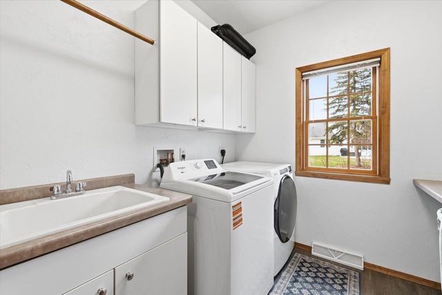 1081 S VIOLET LANE, Appleton, WI 54914