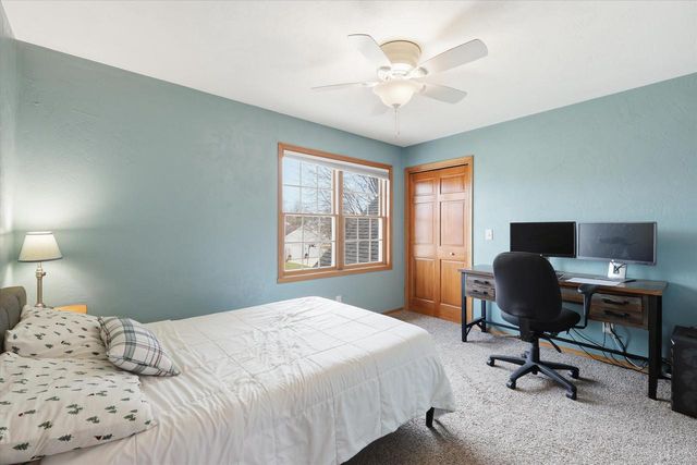 1081 S VIOLET LANE, Appleton, WI 54914