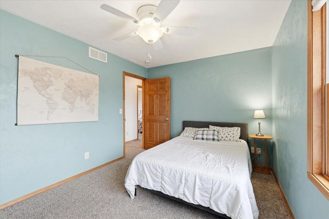1081 S VIOLET LANE, Appleton, WI 54914