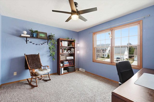 1081 S VIOLET LANE, Appleton, WI 54914