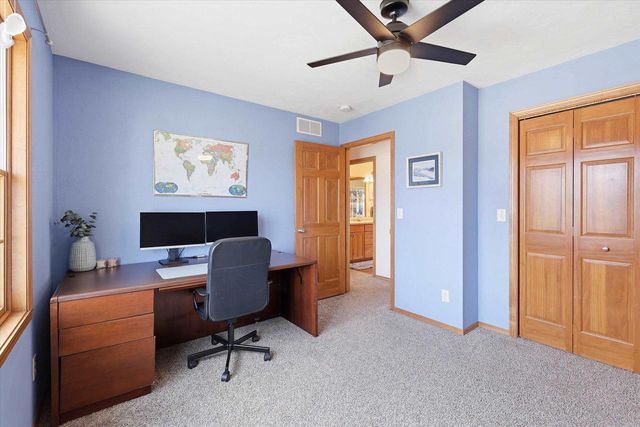 1081 S VIOLET LANE, Appleton, WI 54914