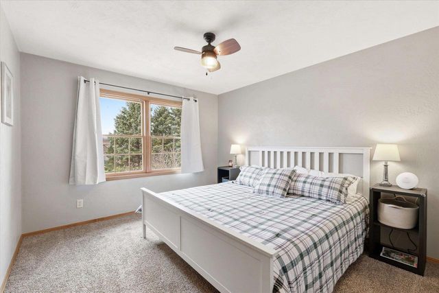 1081 S VIOLET LANE, Appleton, WI 54914
