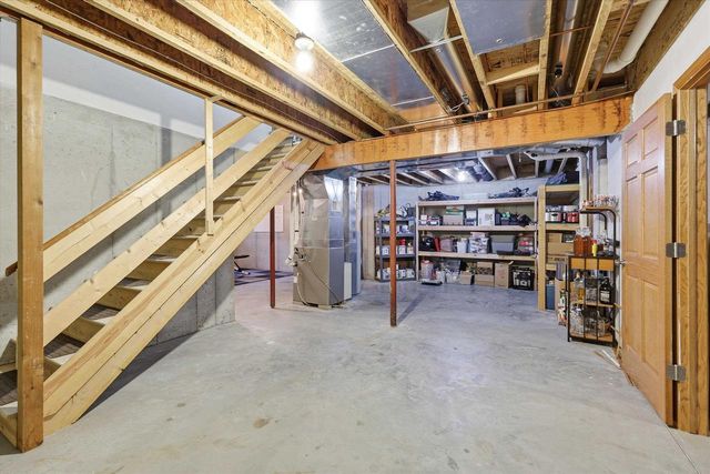 1081 S VIOLET LANE, Appleton, WI 54914