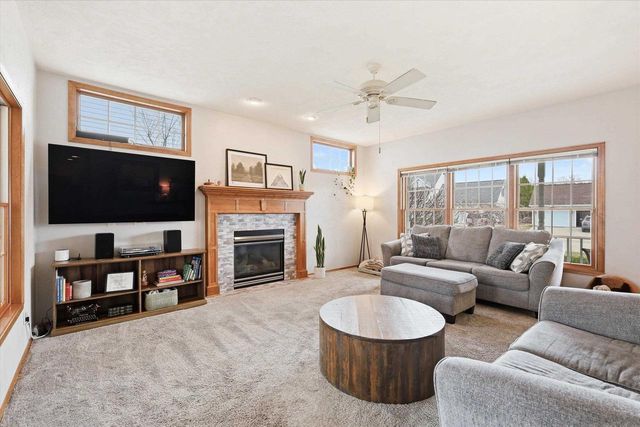 1081 S VIOLET LANE, Appleton, WI 54914