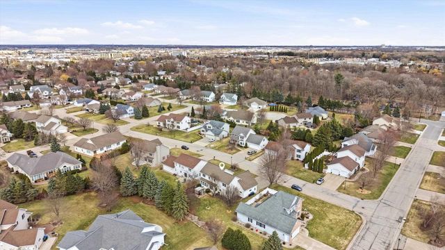 1081 S VIOLET LANE, Appleton, WI 54914