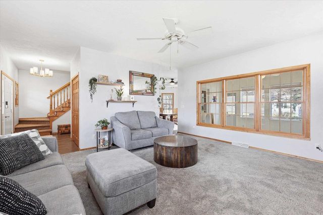 1081 S VIOLET LANE, Appleton, WI 54914