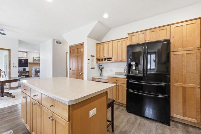 1081 S VIOLET LANE, Appleton, WI 54914