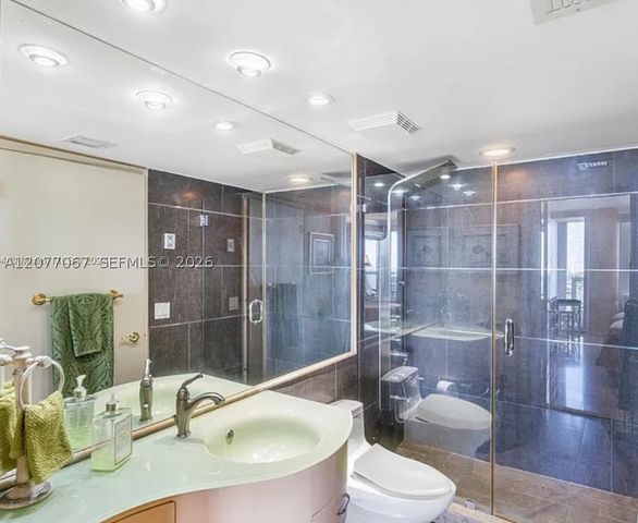1717 N Bayshore Dr A-2434, Miami, FL 33132