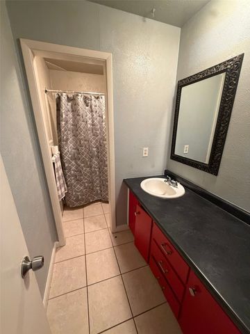 8012 Chapin Road, Benbrook, TX 76116