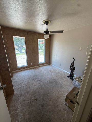 8012 Chapin Road, Benbrook, TX 76116