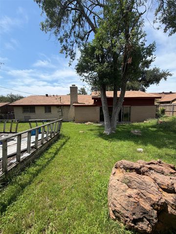 8012 Chapin Road, Benbrook, TX 76116