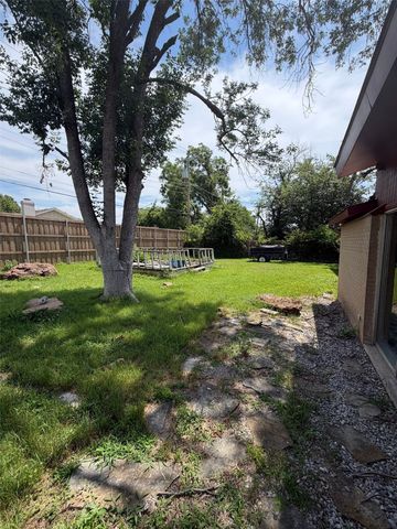 8012 Chapin Road, Benbrook, TX 76116