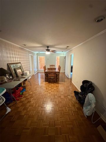 8012 Chapin Road, Benbrook, TX 76116