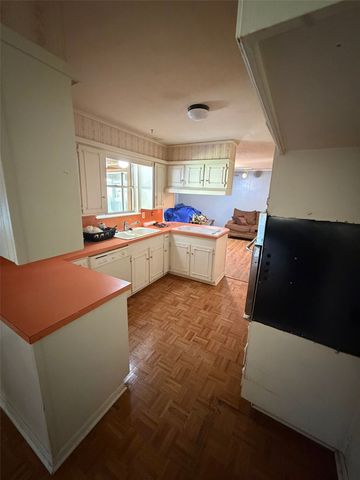 8012 Chapin Road, Benbrook, TX 76116