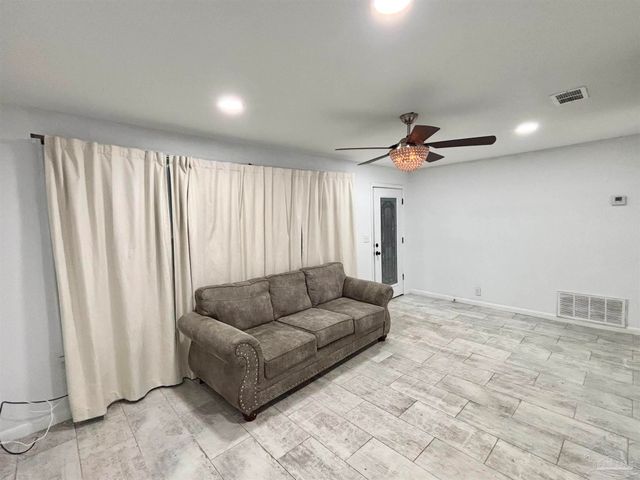 4832 W Spencer Field Rd, Pace, FL 32571
